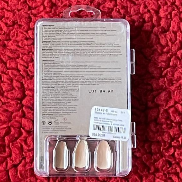 Icing Brand Birthday Press on nails with glue (24 pack kit) - Picture 2 of 2